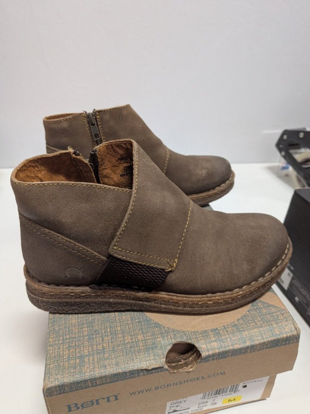 Born Womens Brown Leather Ankle Boots Size 7 Side Zip Buckle Comfort Booties
